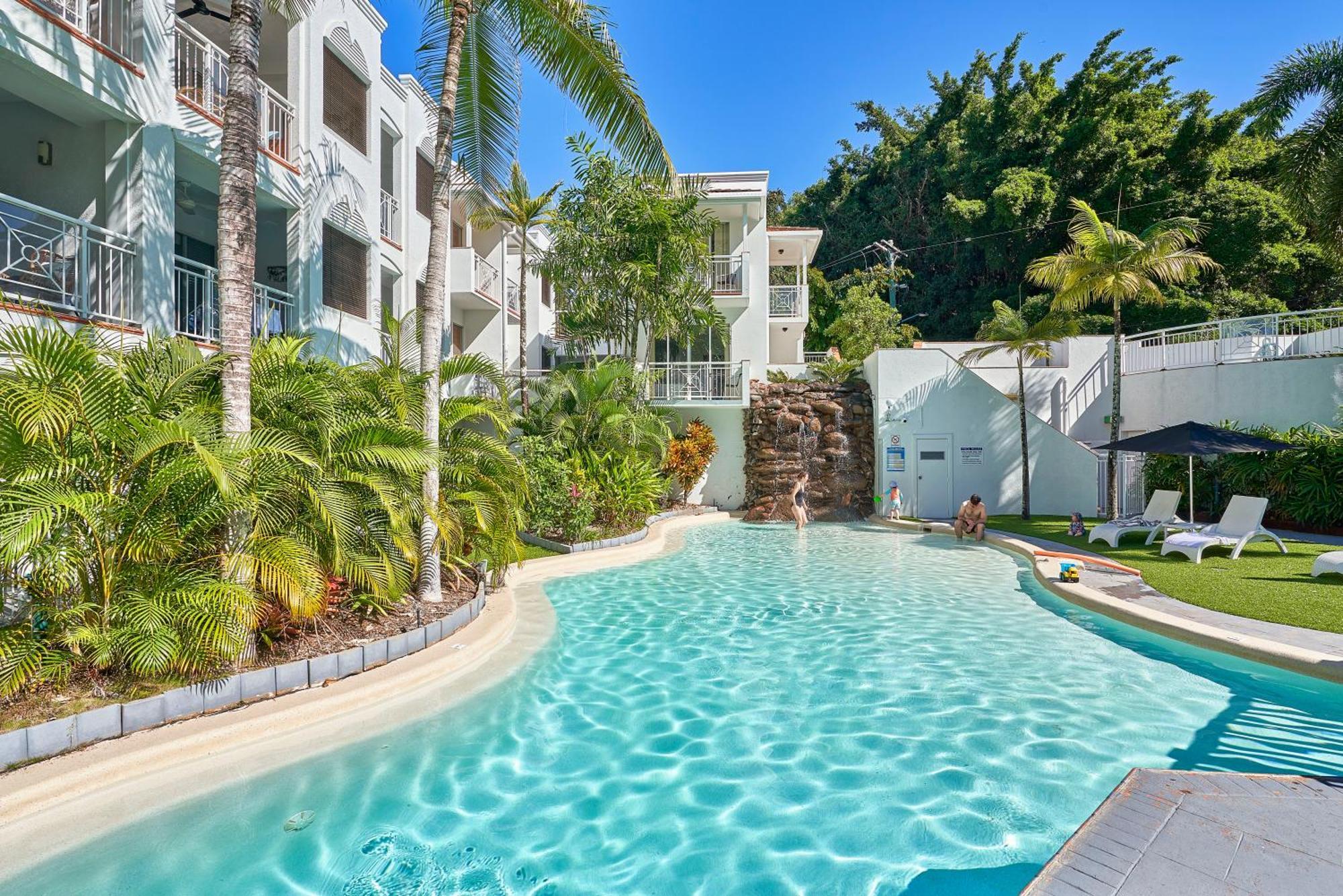 Alassio Beachfront Apartments パーム・コーブ エクステリア 写真